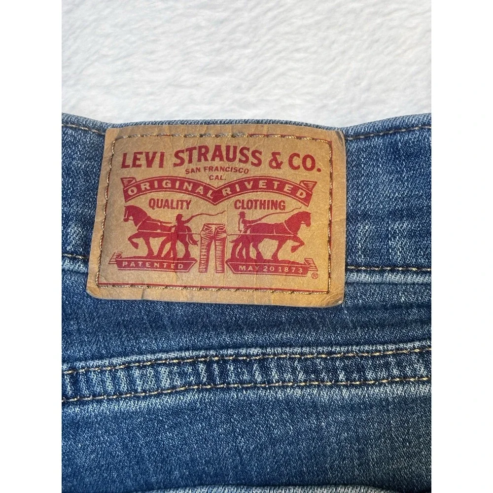 Levis‎ Jeans Womens 6 Blue Denim Classic Straight Medium Wash Pocket 28x28